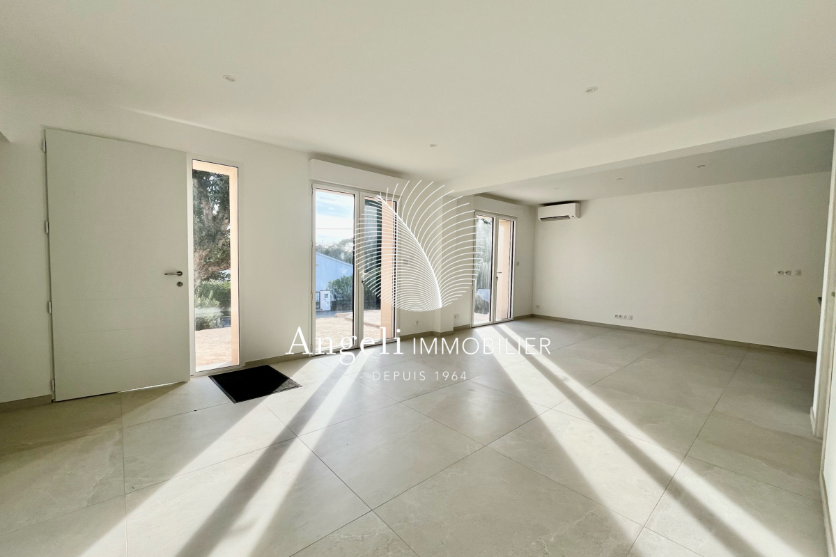 Luxury House for sale in Saint-Aygulf, 680 000 €, Photo 3