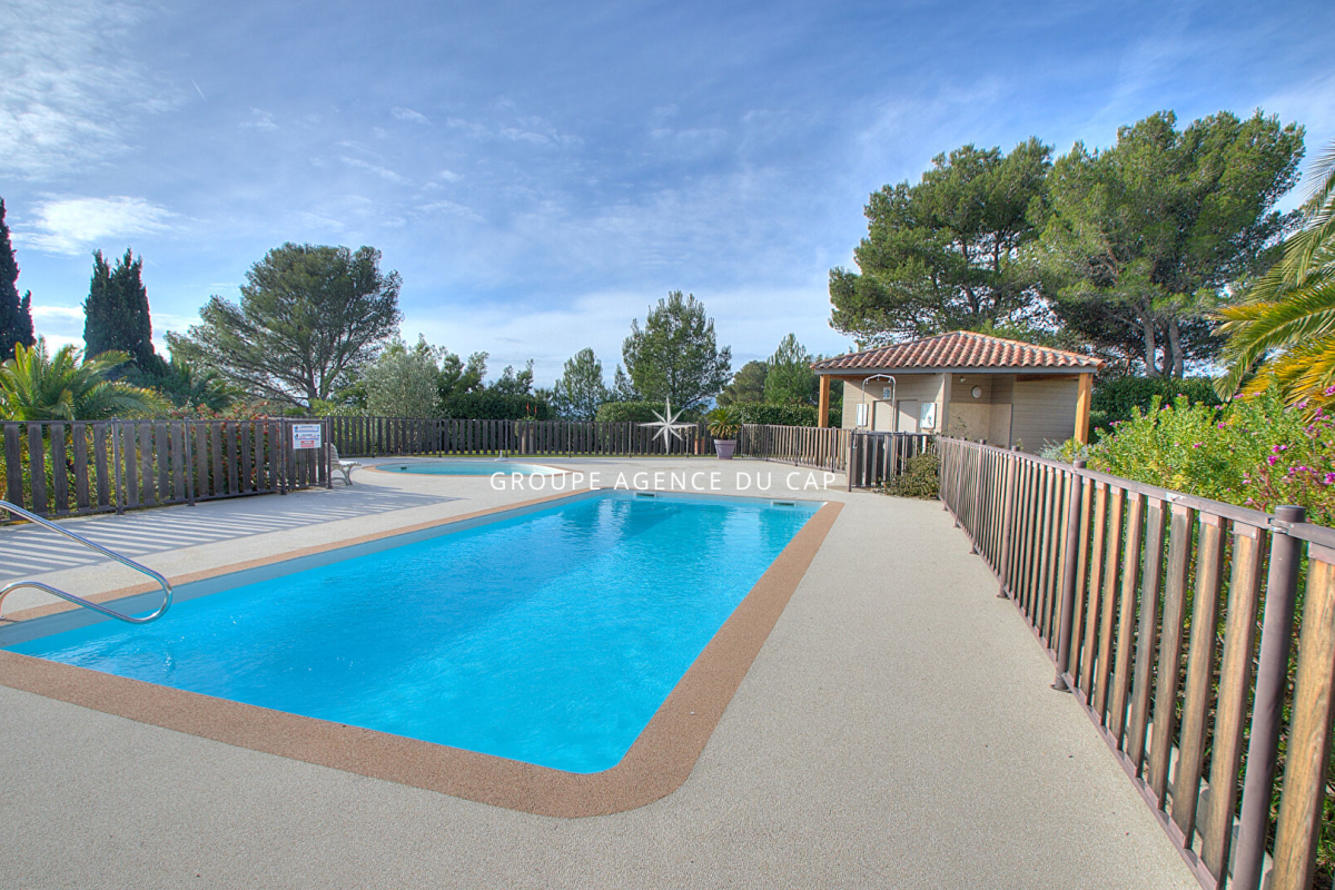 Luxury Apartment for sale in Saint-Raphaël, 284 000 €, Photo 1