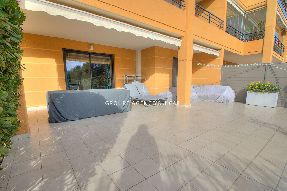 Luxury Apartment for sale in Saint-Raphaël, 284 000 €, Photo 4