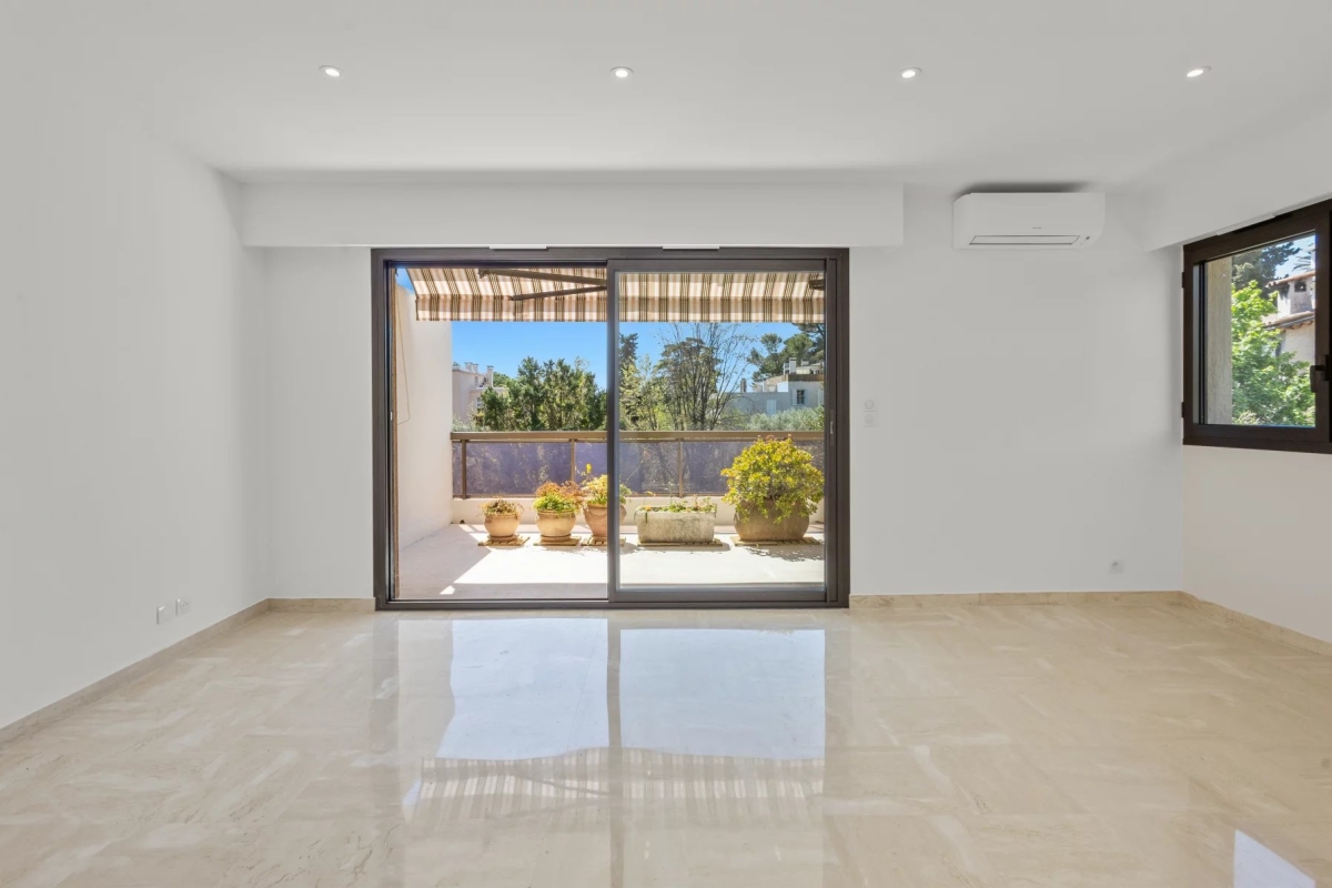 Luxury Apartment for sale in Le Cannet, 495 000 €, Photo 1
