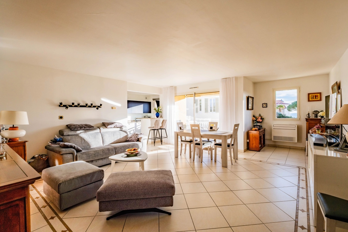 Luxury Apartment for sale in Sainte-Maxime, 795 000 €, Photo 2