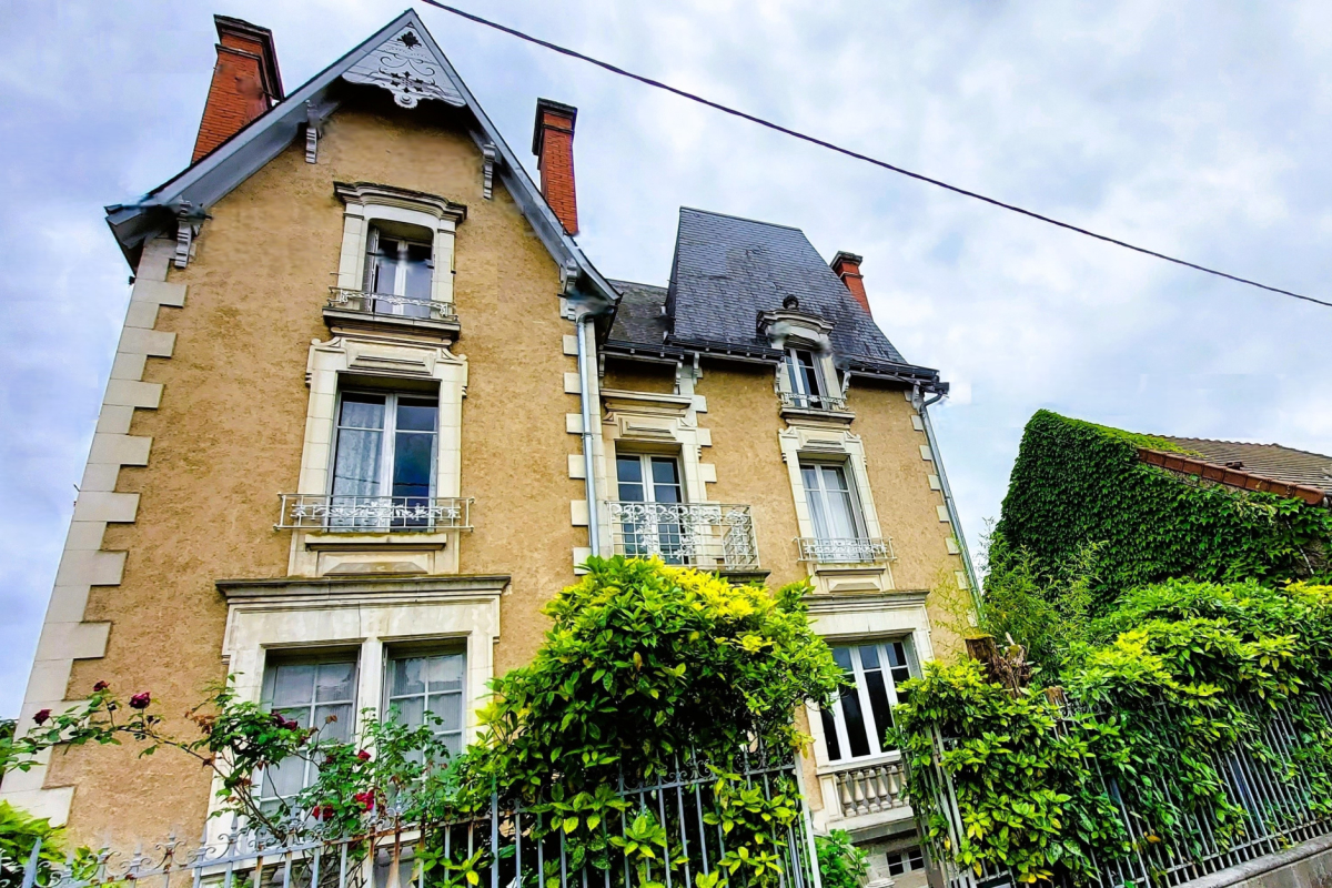 Maison de luxe à vendre à Saint-Amand-Montrond, 299 250 €, Photo 1