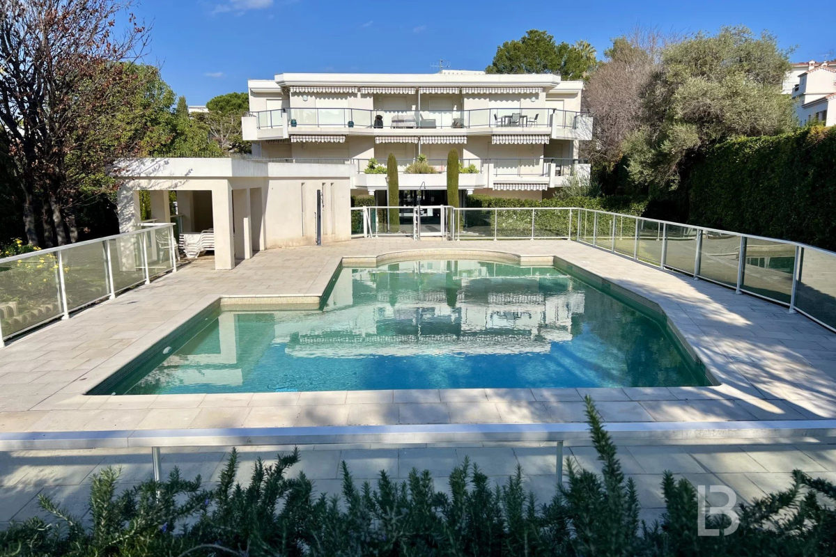 Appartement de luxe à vendre à Antibes, 649 000 €, Photo 1