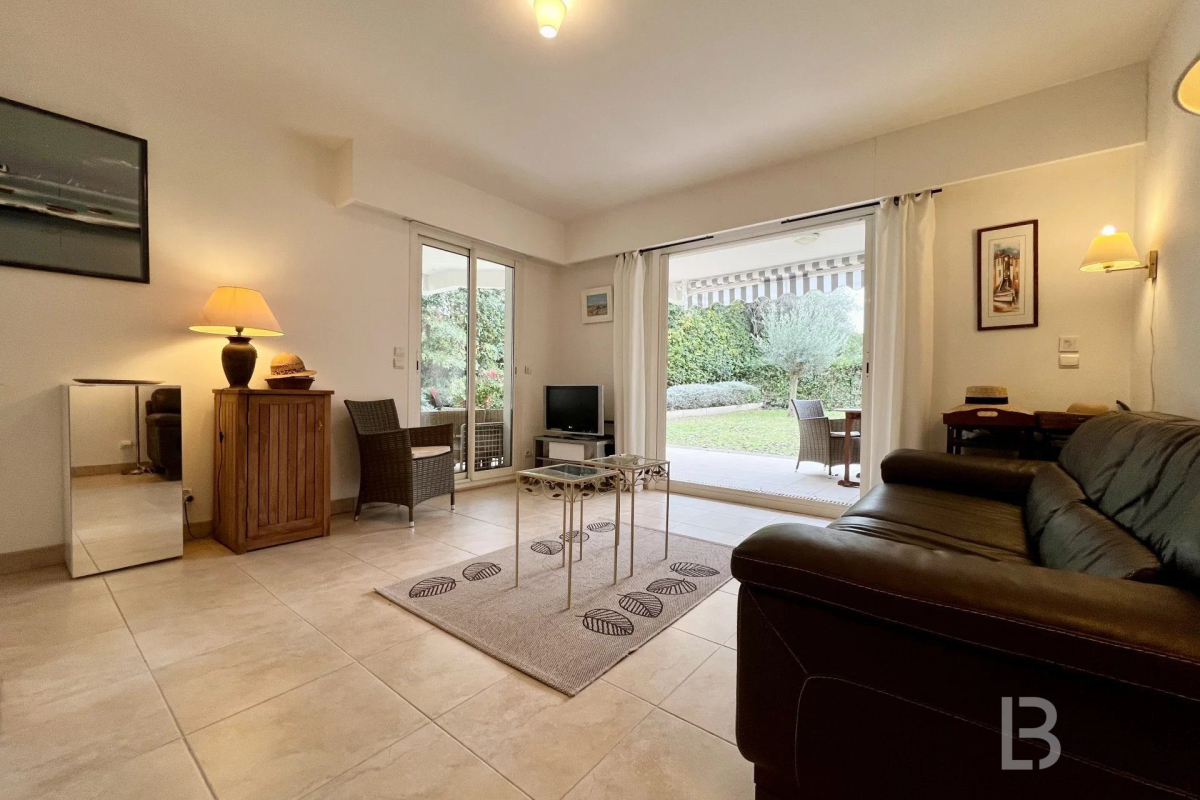 Appartement de luxe à vendre à Antibes, 649 000 €, Photo 2