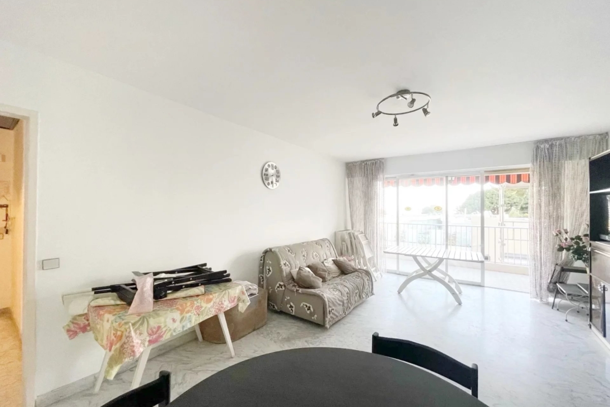 Luxury Apartment for sale in Saint-Laurent-du-Var, 459 000 €, Photo 1