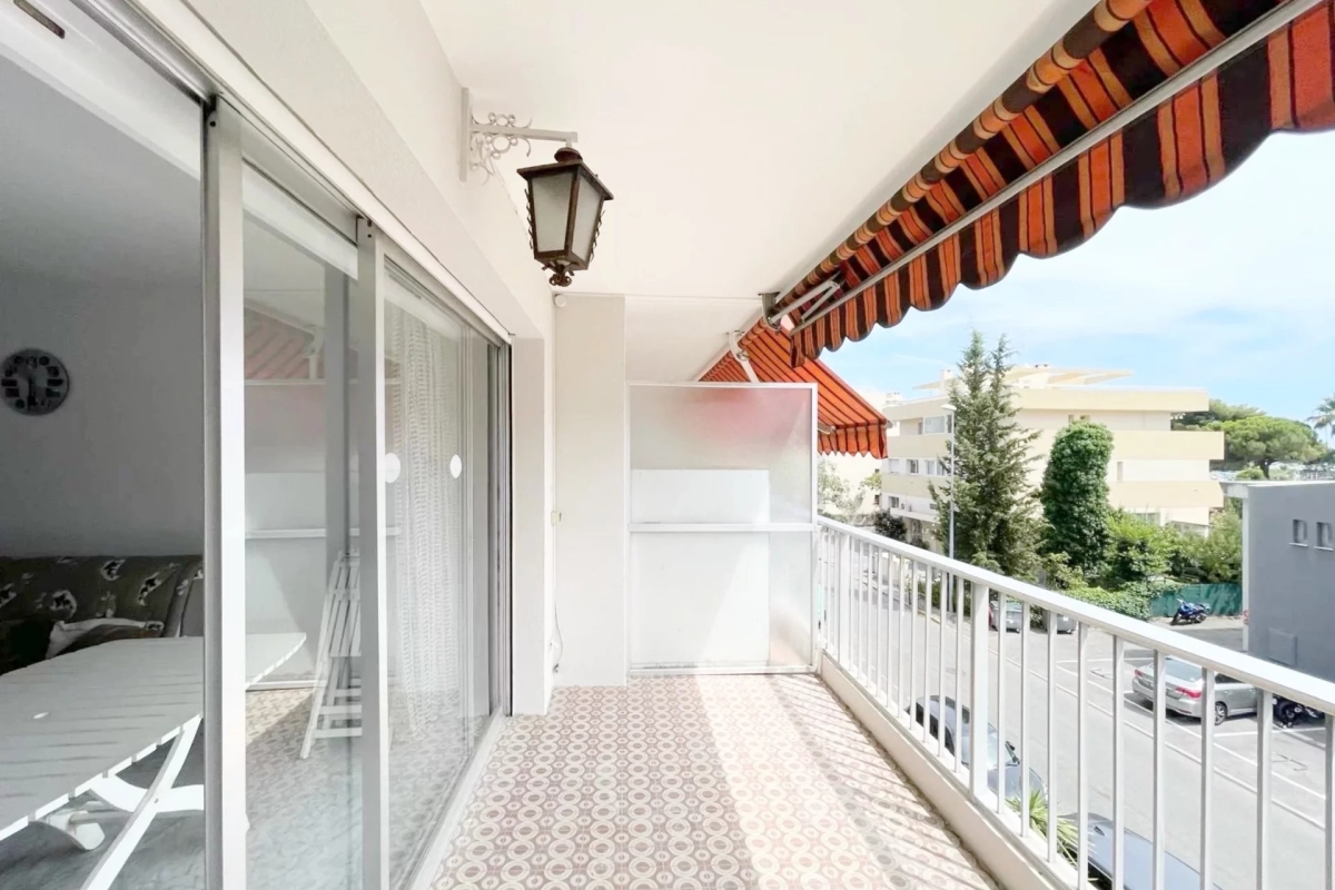 Luxury Apartment for sale in Saint-Laurent-du-Var, 459 000 €, Photo 5