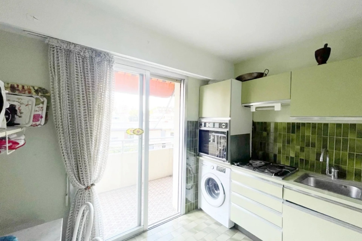 Luxury Apartment for sale in Saint-Laurent-du-Var, 459 000 €, Photo 7