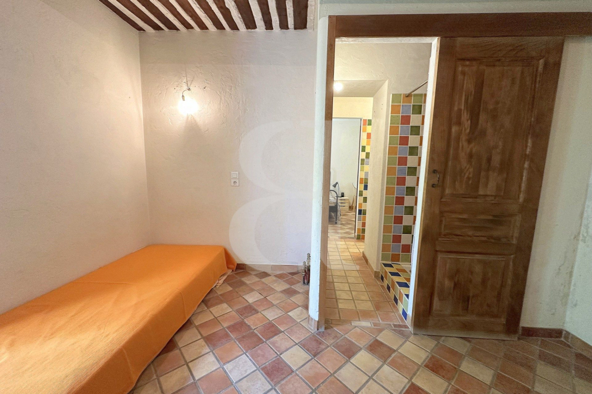 Maison de luxe à vendre à Gordes, 750 000 €, Photo 2