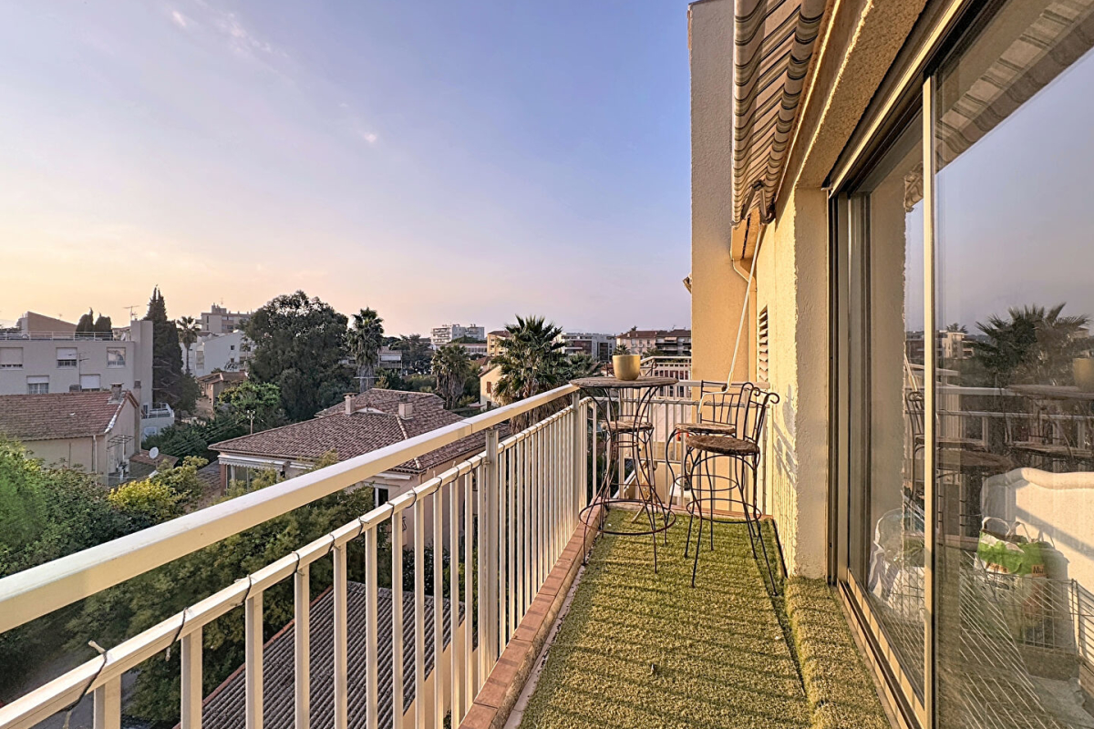 Luxury Apartment for sale in Saint-Raphaël, 370 000 €, Photo 3