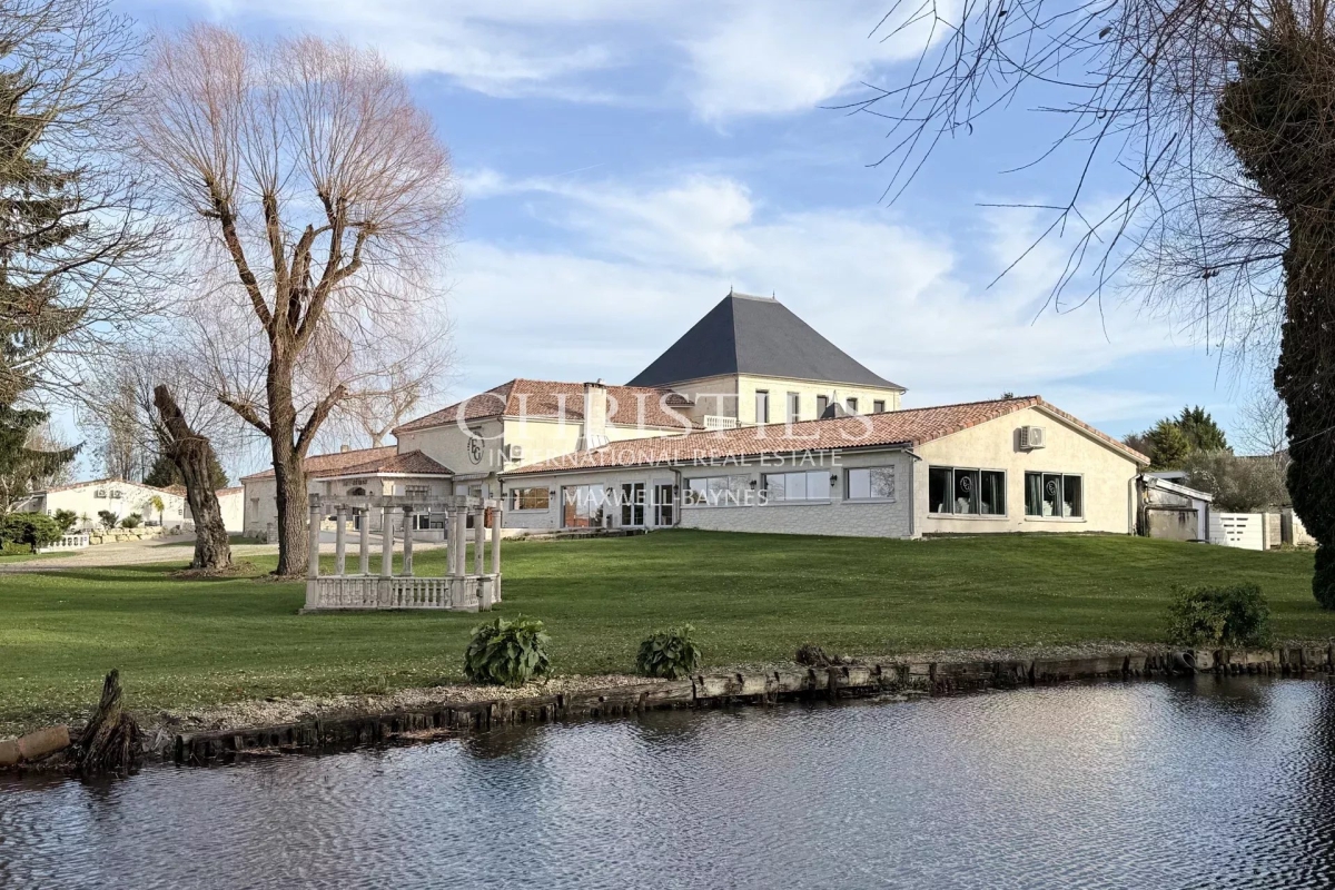 Maison de luxe à vendre à Angoulême, 2 730 000 €, Photo 1