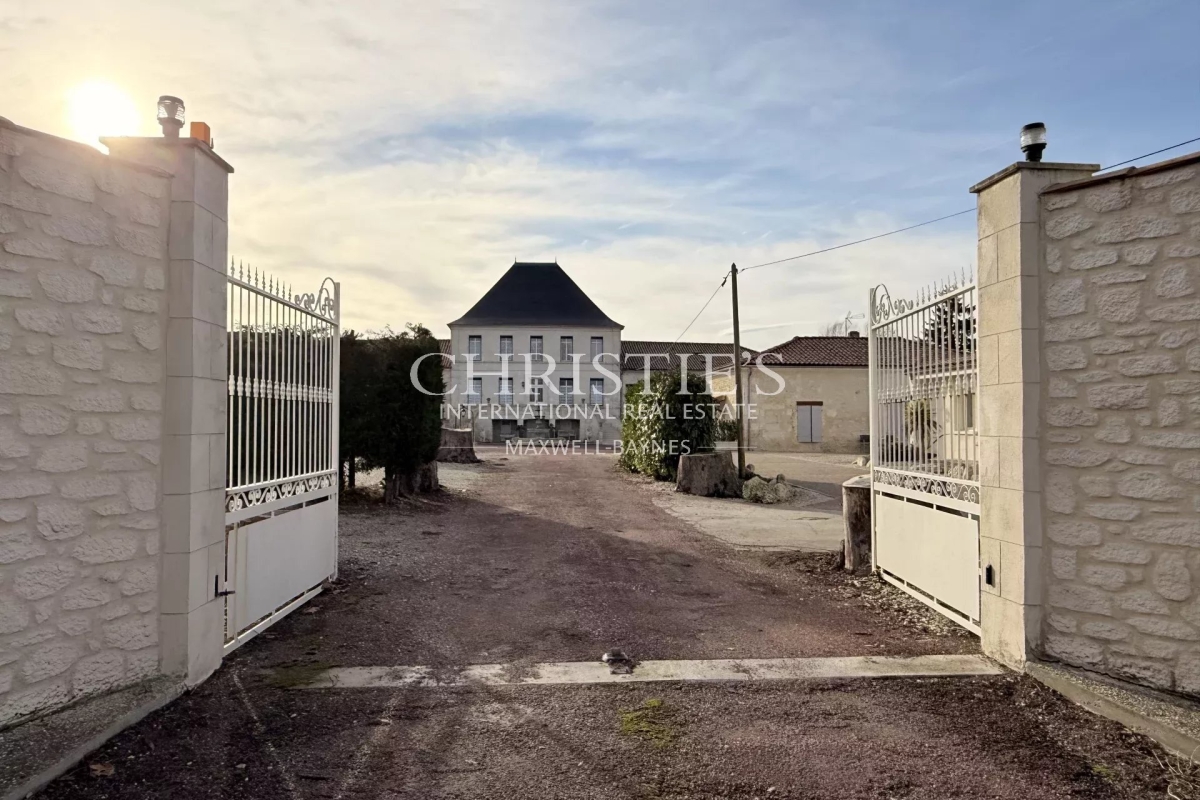 Maison de luxe à vendre à Angoulême, 2 730 000 €, Photo 2