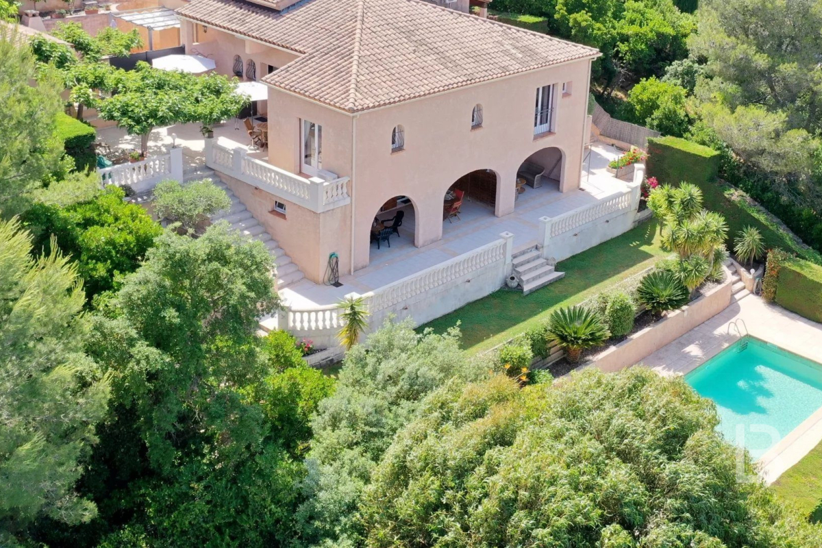 Maison de luxe à vendre à Carqueiranne, 1 195 000 €, Photo 1