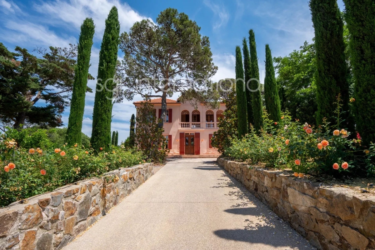 Maison de luxe à vendre à Saint-Tropez, 9 990 000 €, Photo 1