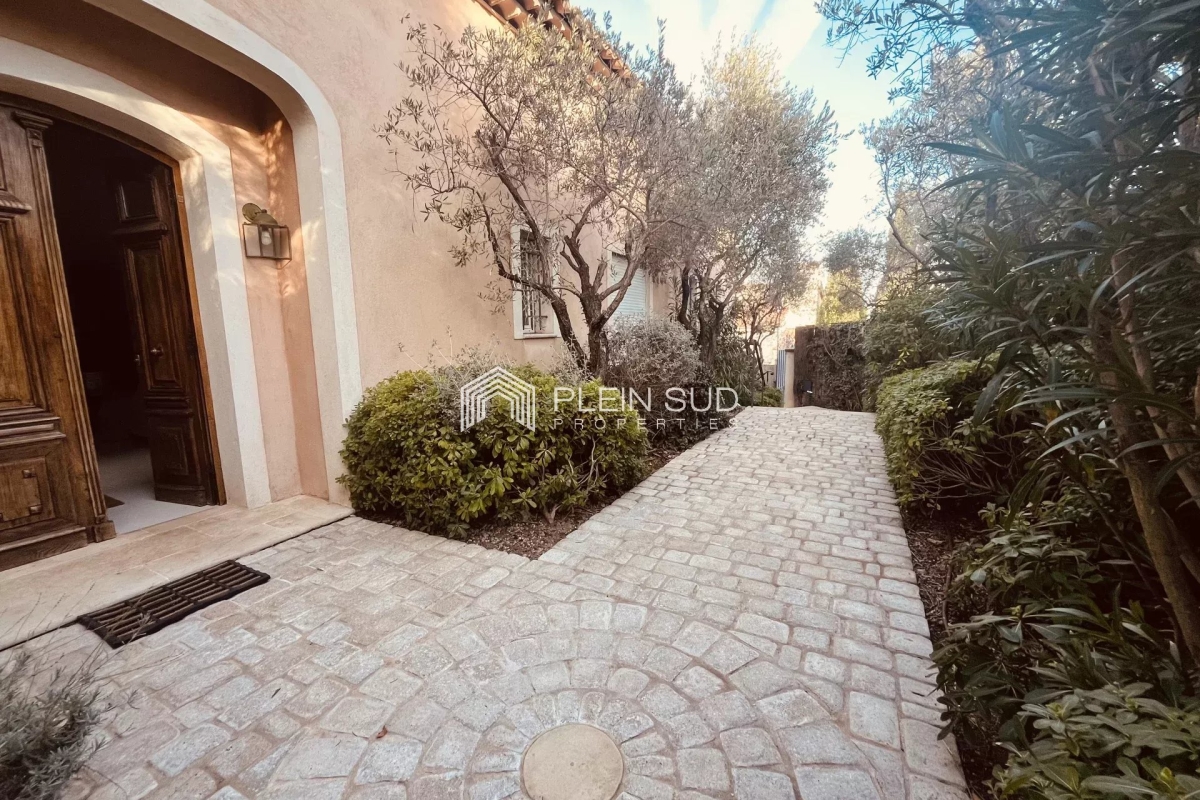 Maison de luxe à vendre à Antibes, 2 150 000 €, Photo 3