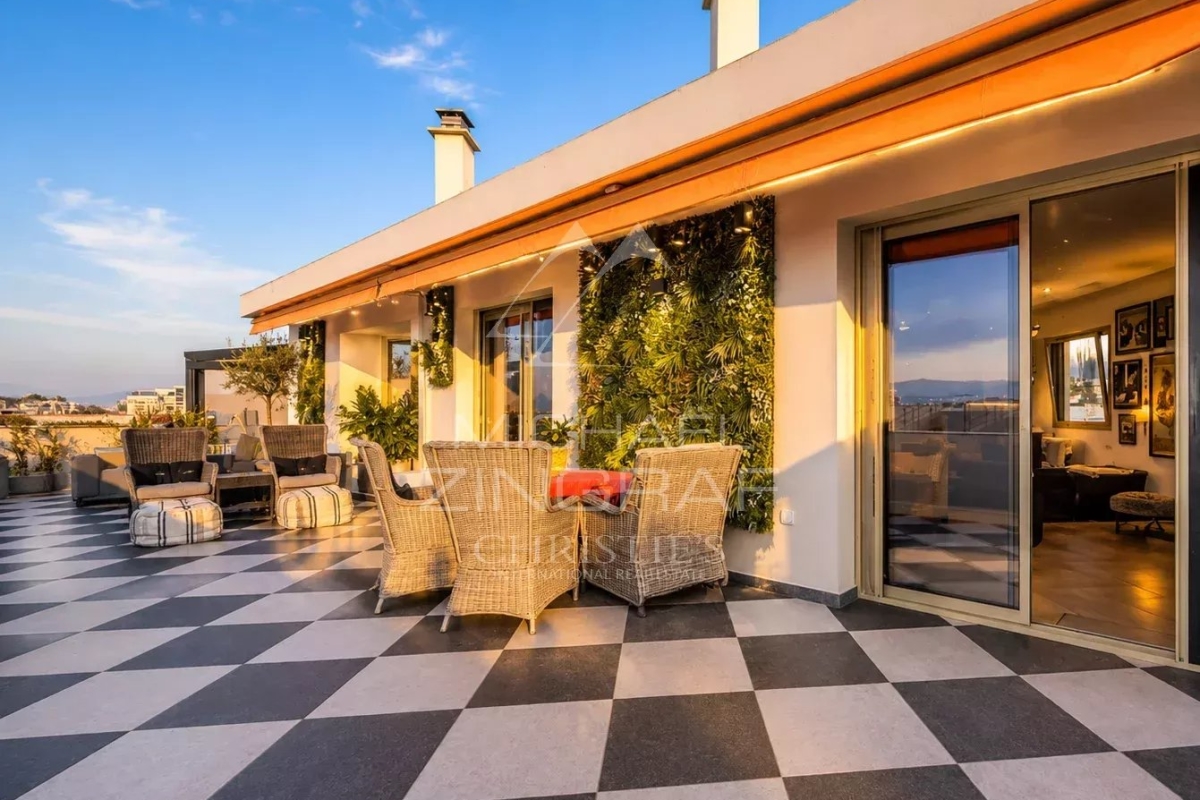 Luxury Apartment for sale in Antibes, 850 000 €, Photo 1