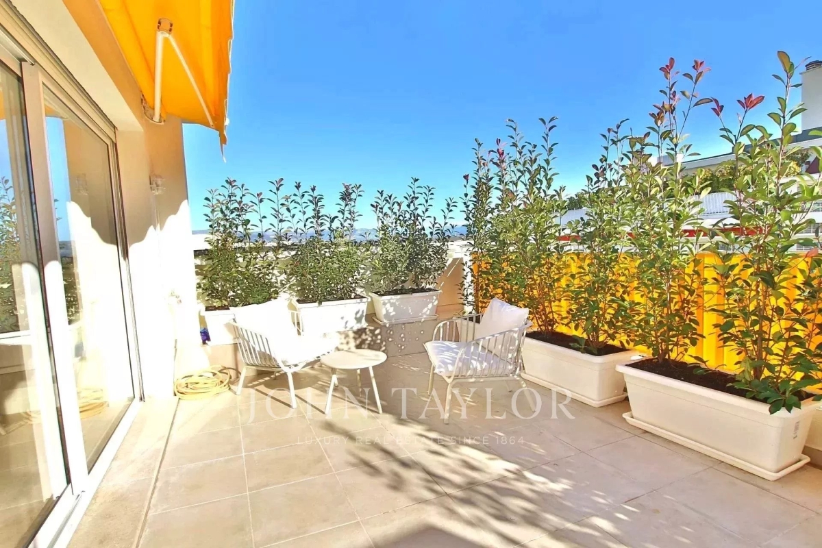 Luxury Apartment for sale in Antibes, 1 097 000 €, Photo 2