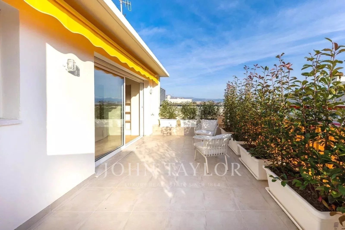 Luxury Apartment for sale in Antibes, 1 097 000 €, Photo 3