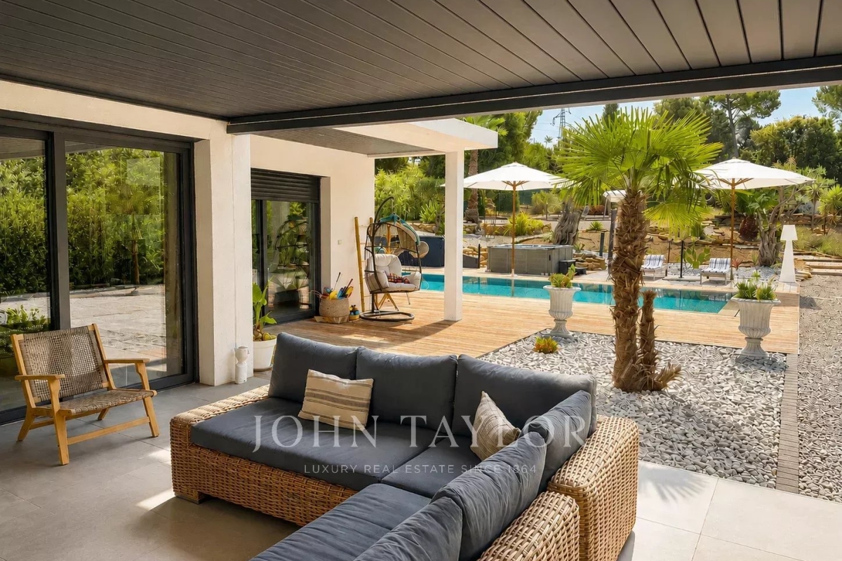 Luxury House for sale in Saint-Cyr-sur-Mer, 1 695 000 €, Photo 3
