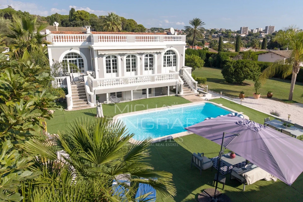 Maison de luxe à vendre à Antibes, 1 680 000 €, Photo 1