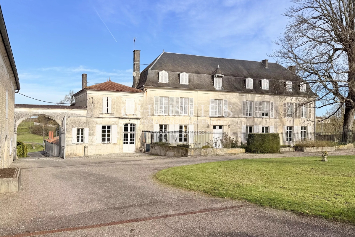 Maison de luxe à vendre à Cognac, 980 000 €, Photo 1