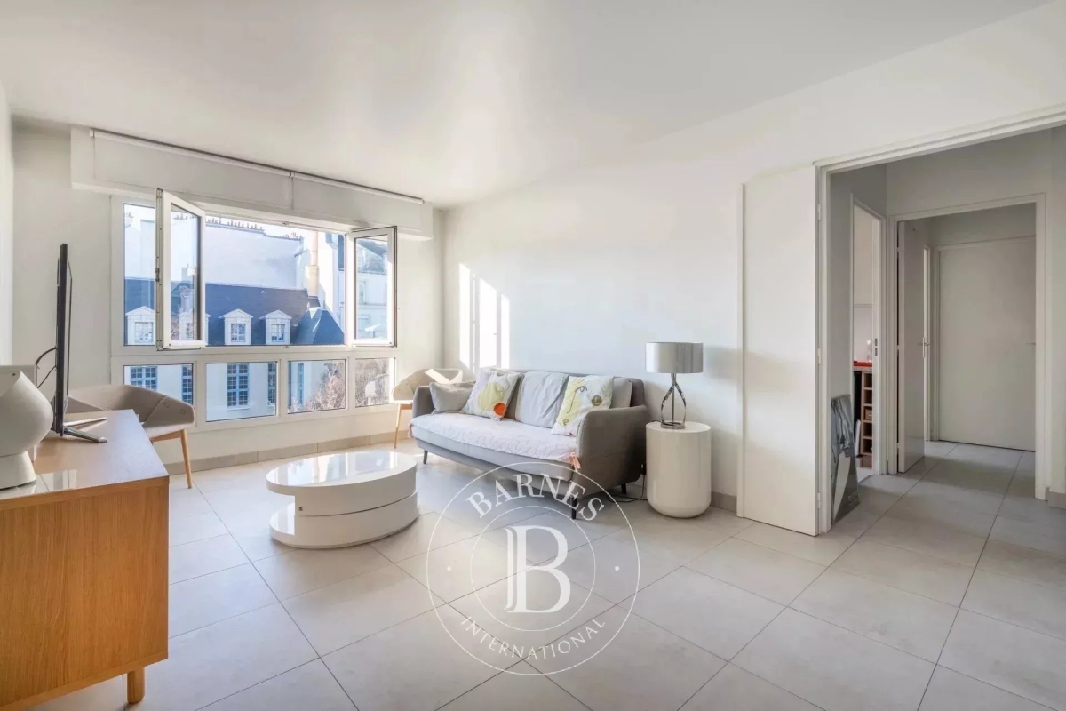 Luxury Apartment for sale in Paris 3Ème, 780 000 €, Photo 2