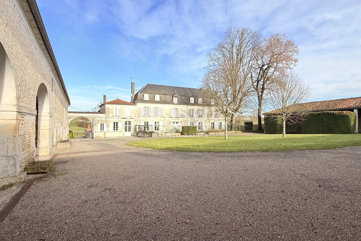 Maison de luxe à vendre à Cognac, 980 000 €, Photo 2