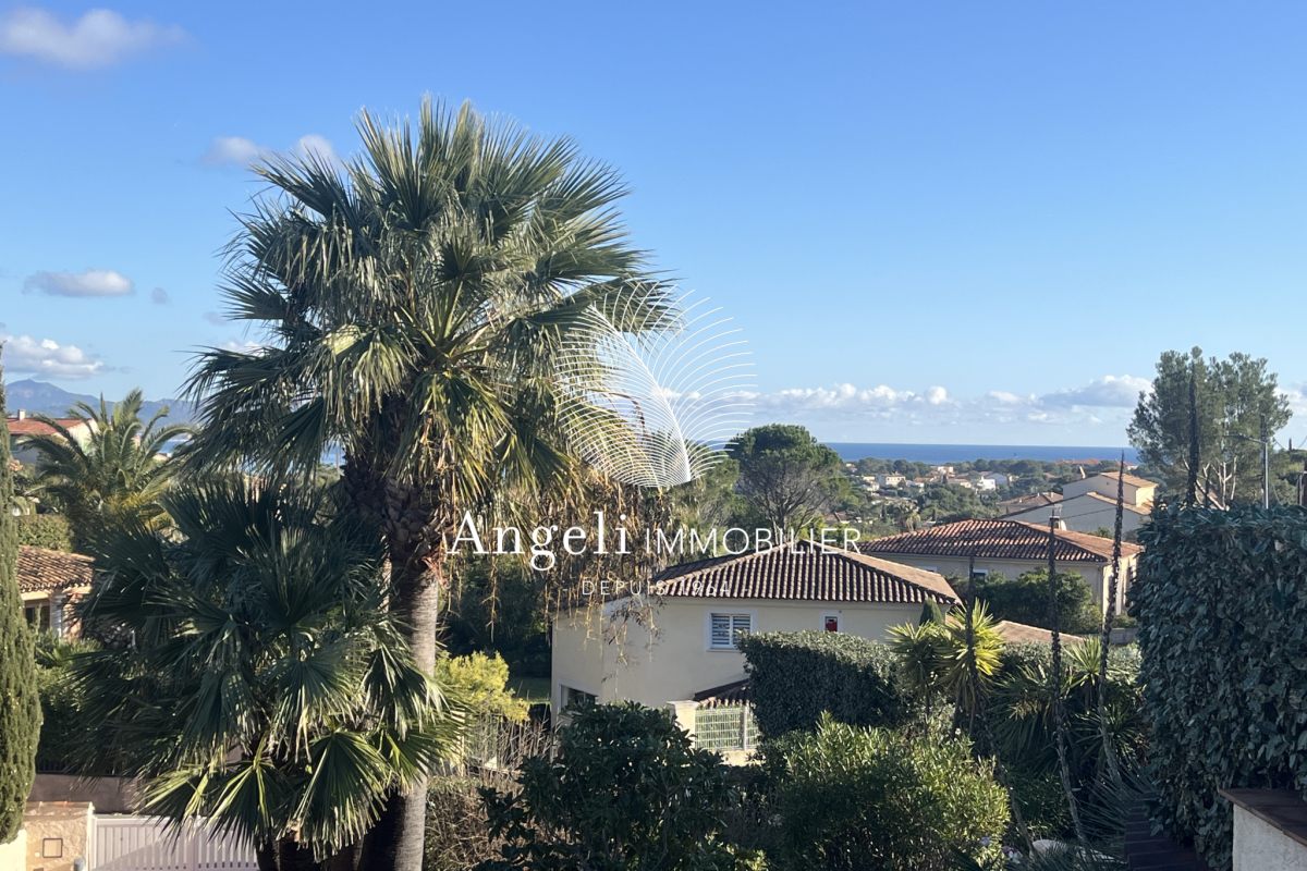 Maison de luxe à vendre à Saint-Aygulf, 680 000 €, Photo 1