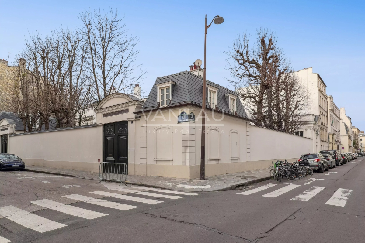 Luxury Apartment for sale in Paris 7Ème, 635 000 €, Photo 2