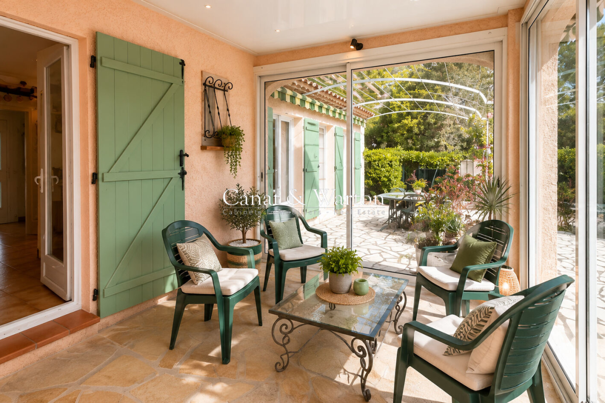 Maison de luxe à vendre à Saint-Raphaël, 590 000 €, Photo 2
