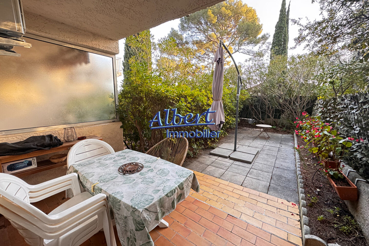 Appartement de luxe à vendre à Sanary-sur-Mer, 215 000 €, Photo 1