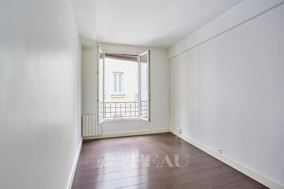 Appartement de luxe à vendre à Paris 18Ème, 290 000 €, Photo 2