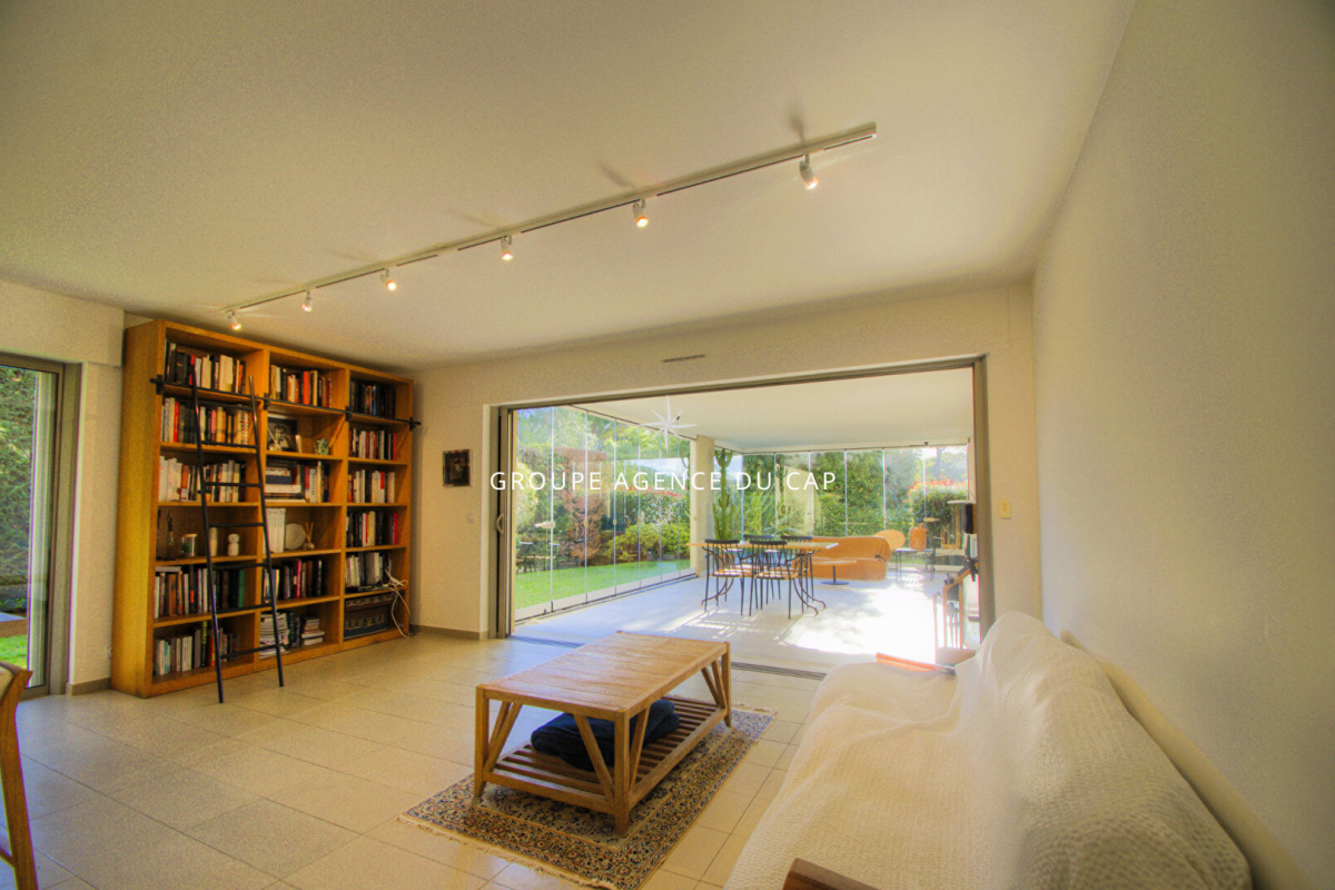 Luxury Apartment for sale in Saint-Raphaël, 839 000 €, Photo 4