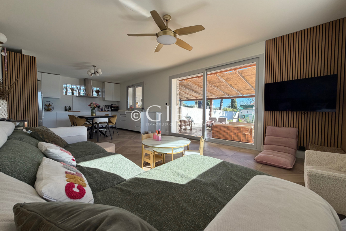 Luxury Apartment for sale in La Colle-sur-Loup, 785 000 €, Photo 3