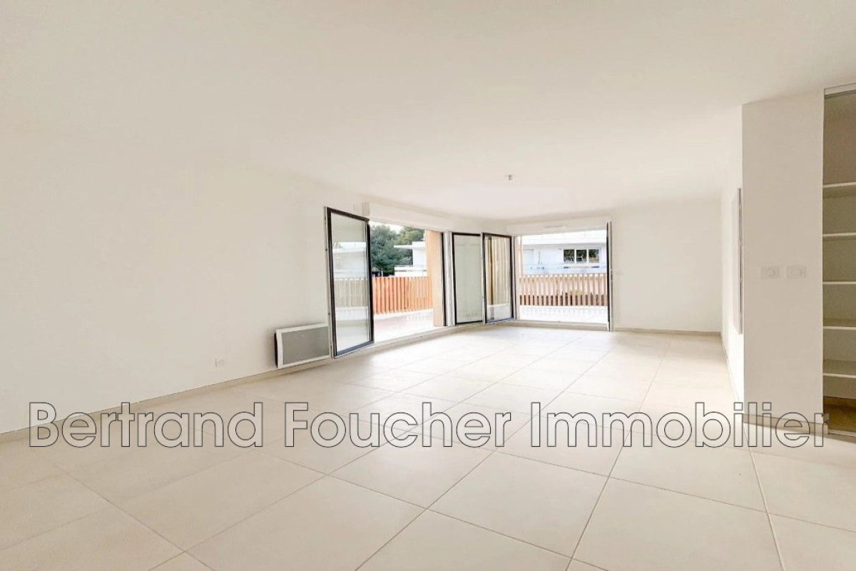 Luxury Apartment for sale in Cavalaire-sur-Mer, 579 000 €, Photo 2