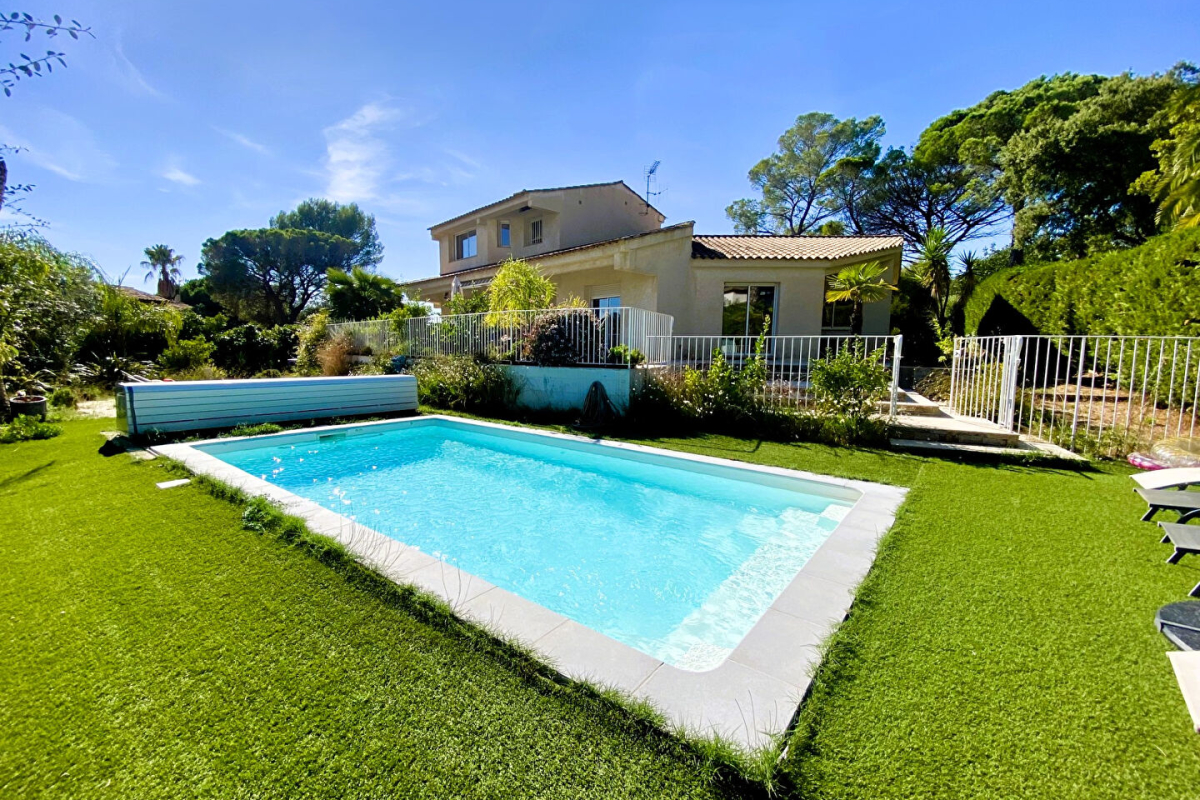 Maison de luxe à vendre à Saint-Raphaël, 895 000 €, Photo 1