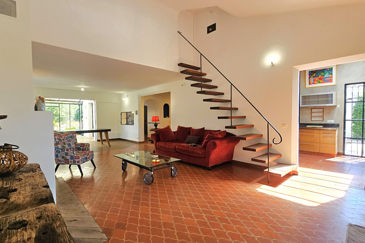 Maison de luxe à vendre à Saint-Raphaël, 950 000 €, Photo 2