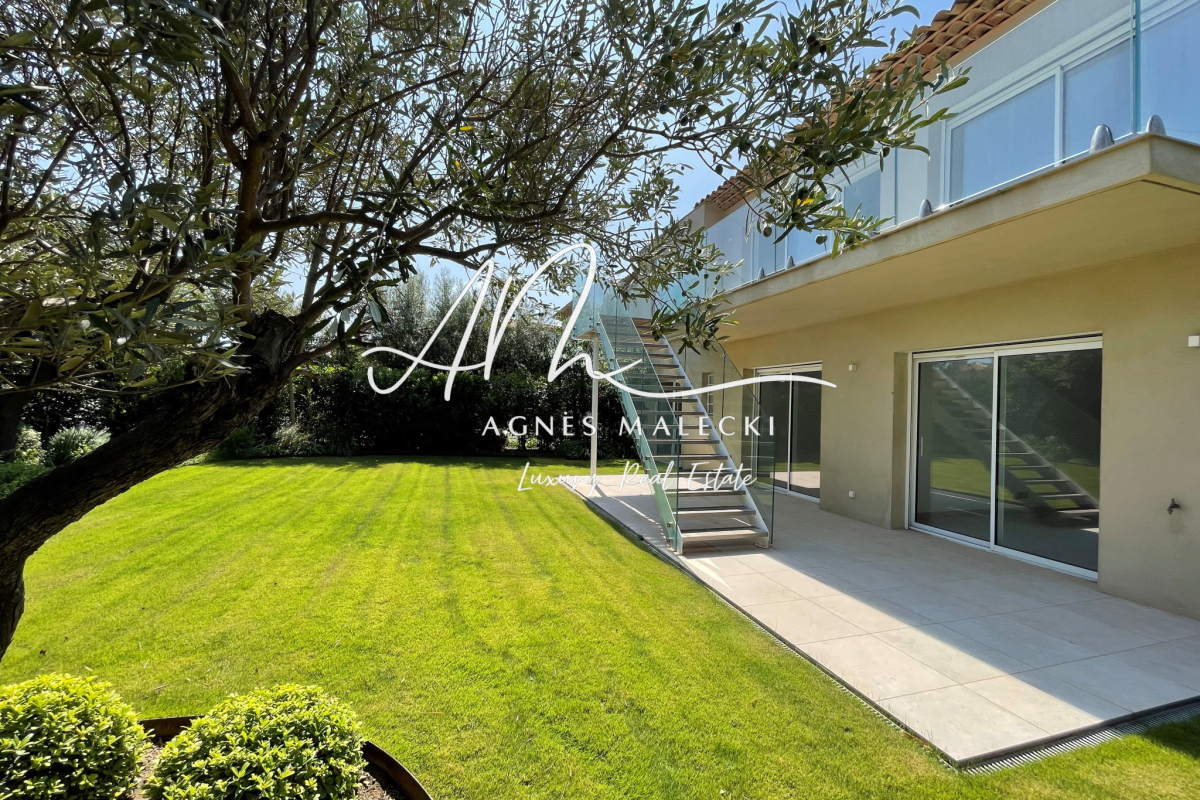 Luxury House for sale in Cavalaire-sur-Mer, 1 950 000 €, Photo 2
