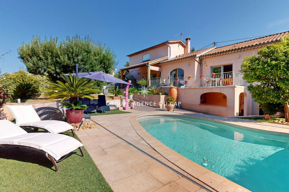 Maison de luxe à vendre à Saint-Aygulf, 895 000 €, Photo 1