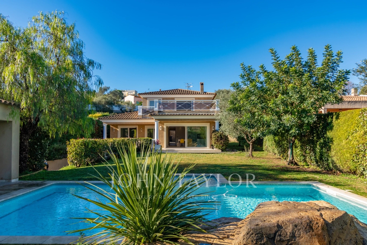 Luxury House for sale in Antibes, 1 690 000 €, Photo 1