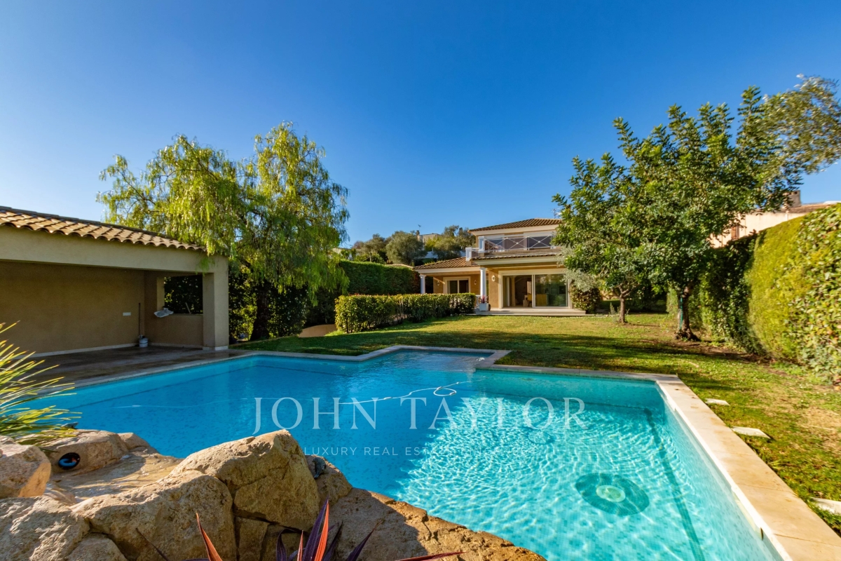 Luxury House for sale in Antibes, 1 690 000 €, Photo 2