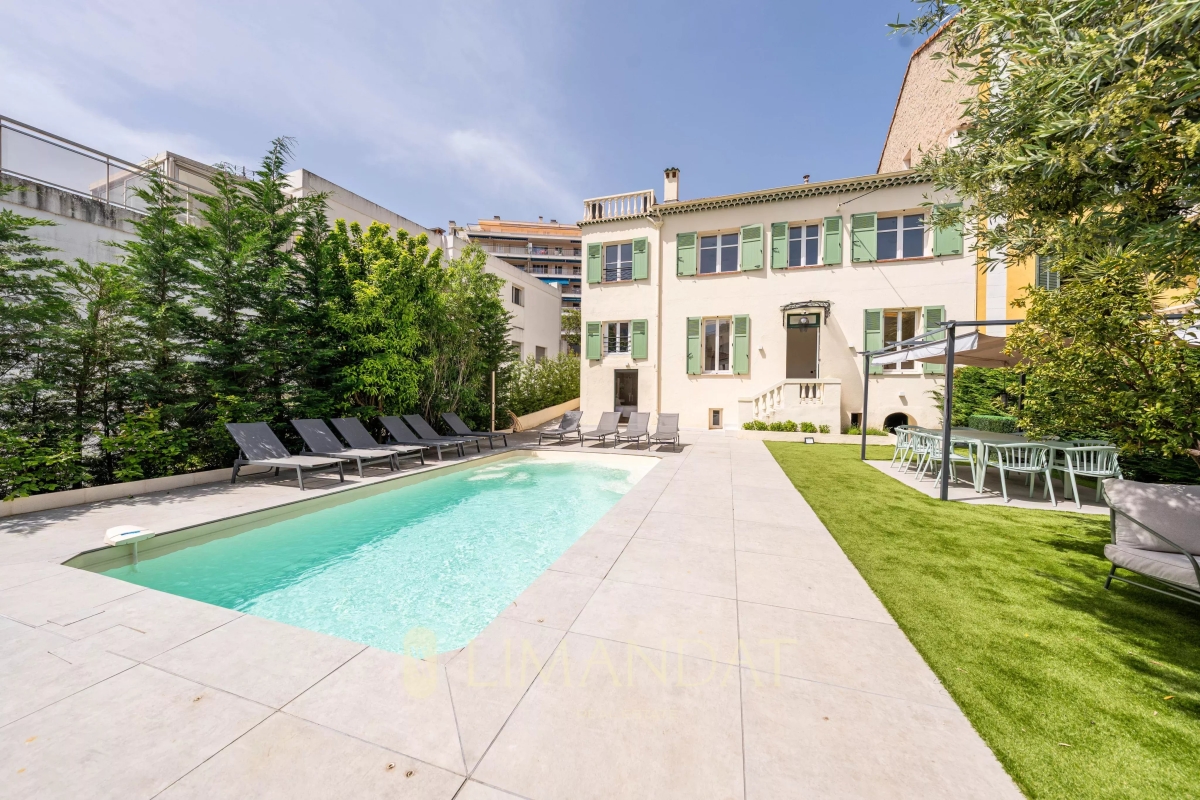 Maison de luxe à louer à Cannes, 11 375 €, Photo 1