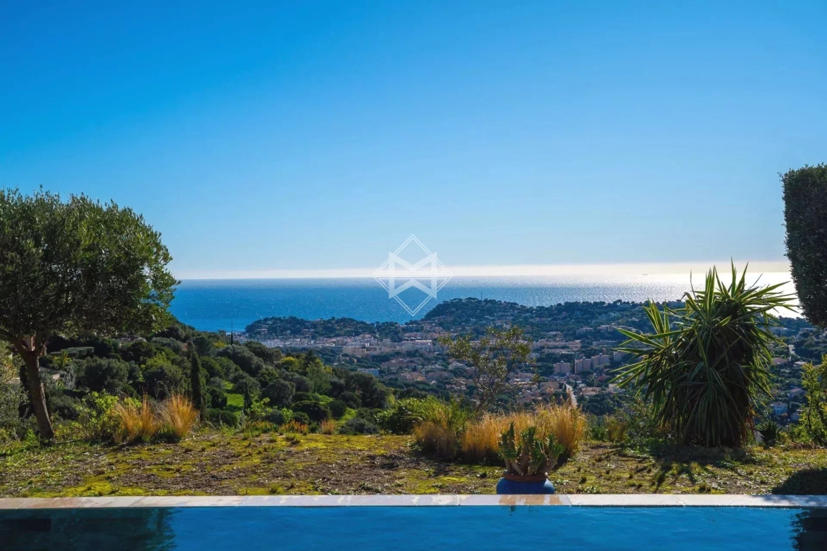 Luxury House for sale in Cavalaire-sur-Mer, 1 995 000 €, Photo 1