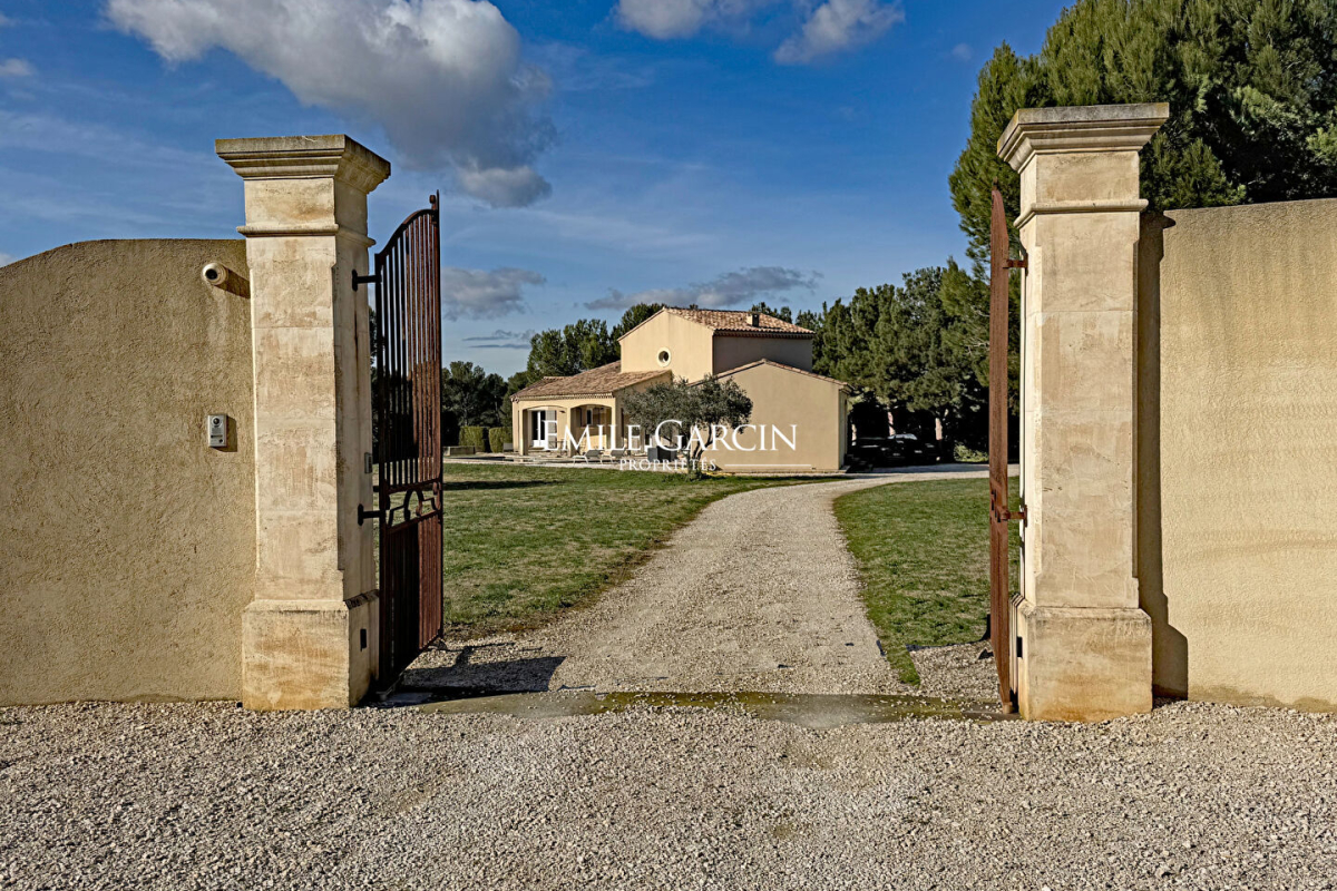 Maison de luxe à vendre à Boulbon, 1 100 000 €, Photo 1