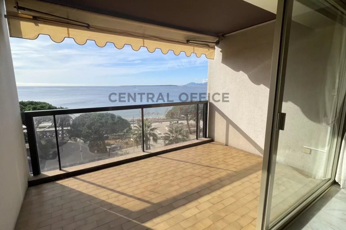 Luxury Apartment for sale in Antibes, 800 000 €, Photo 1