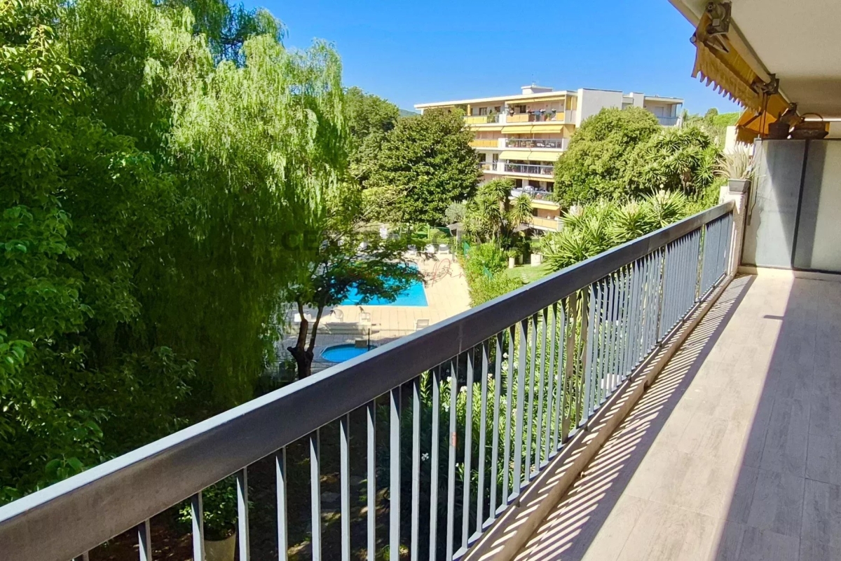 Appartement de luxe à vendre à Antibes, 398 000 €, Photo 1