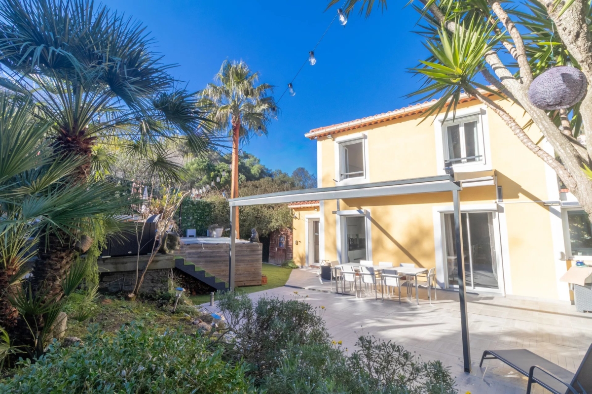 Luxury House for sale in Èze, 1 150 000 €, Photo 1