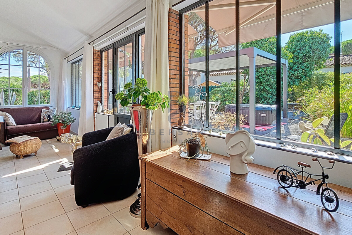 Maison de luxe à vendre à Fréjus, 810 000 €, Photo 2