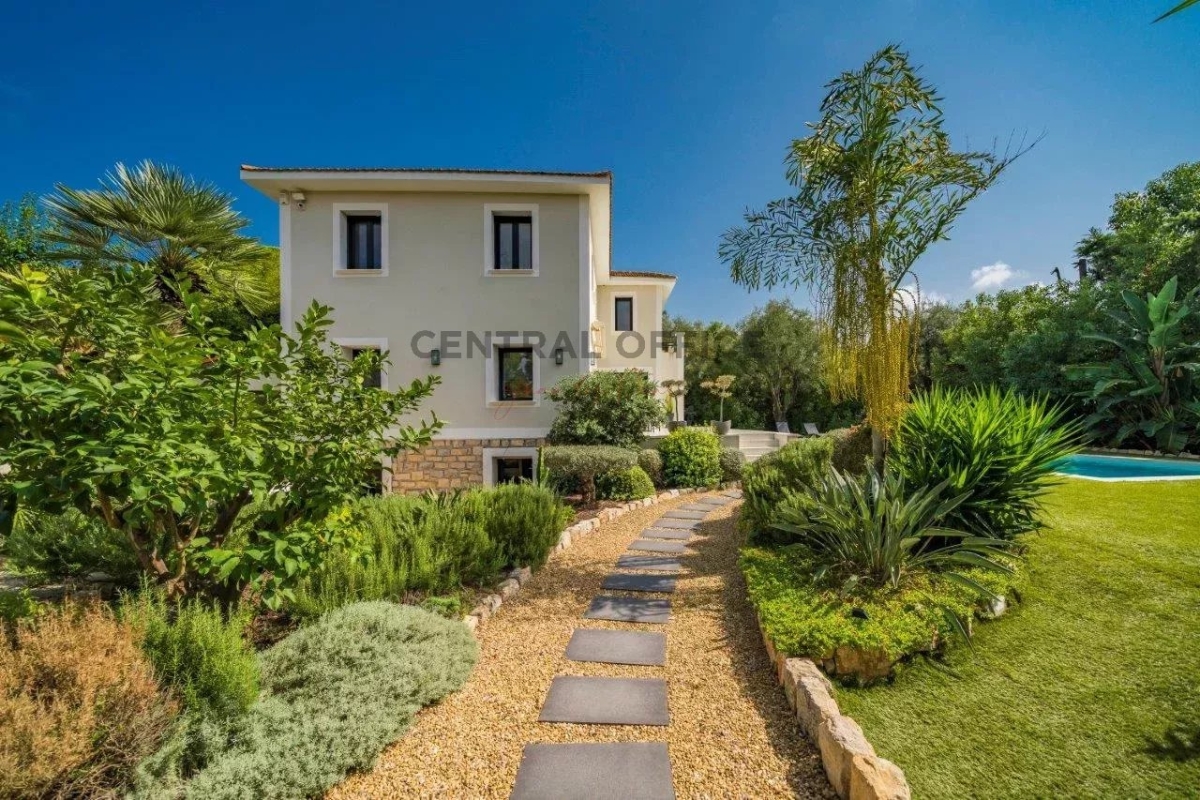 Maison de luxe à vendre à Antibes, 2 500 000 €, Photo 2