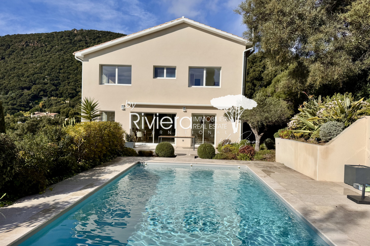 Maison de luxe à vendre à Cavalaire-sur-Mer, 1 650 000 €, Photo 4