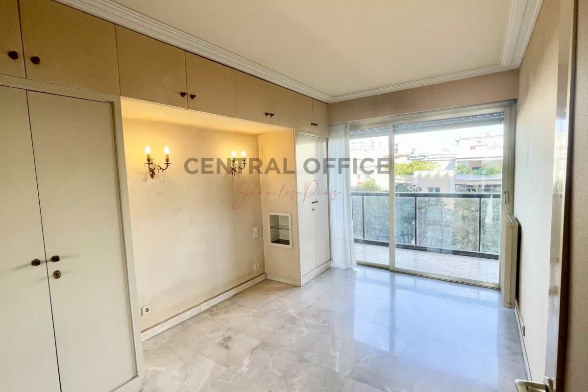 Luxury Apartment for sale in Antibes, 800 000 €, Photo 5